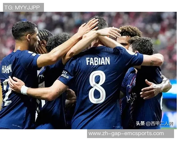 足球群星同框瞬间展现传奇风采与团队精神的完美结合